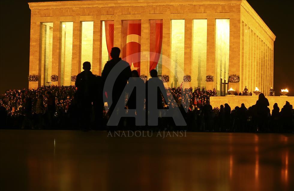 Anıtkabir'e ziyaretçi akını