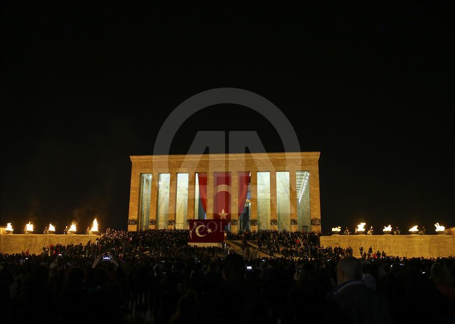 Anıtkabir'e ziyaretçi akını