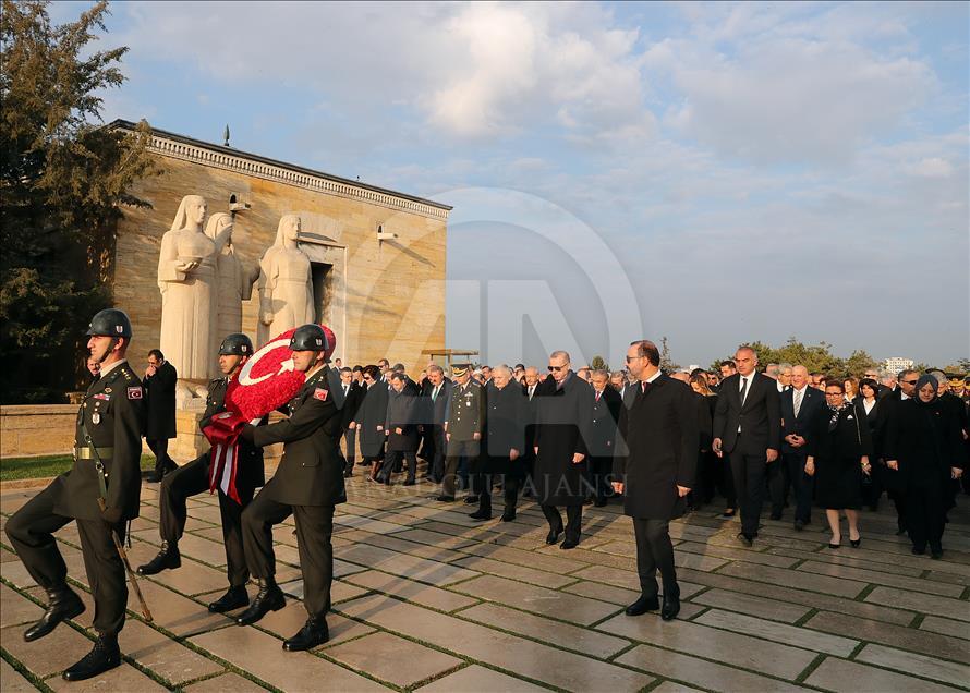 Büyük Önder Atatürk'ü anıyoruz