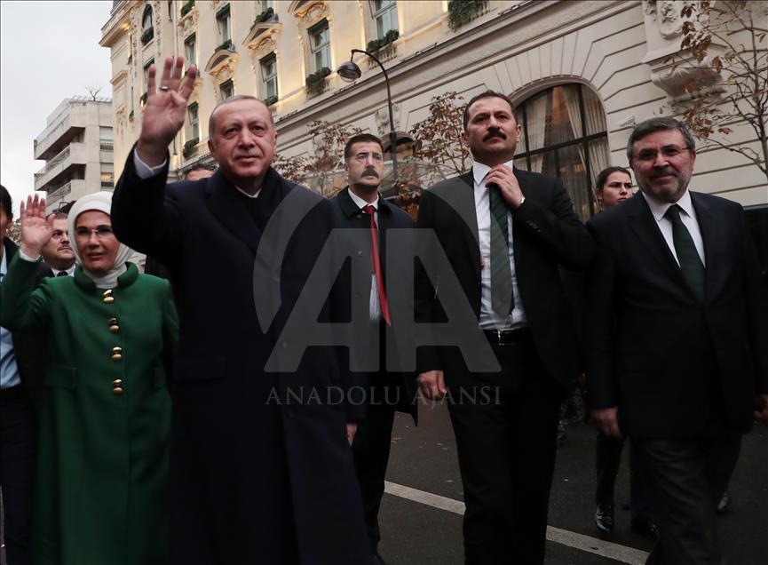 Cumhurbaşkanı Erdoğan'a Paris'te sevgi gösterisi