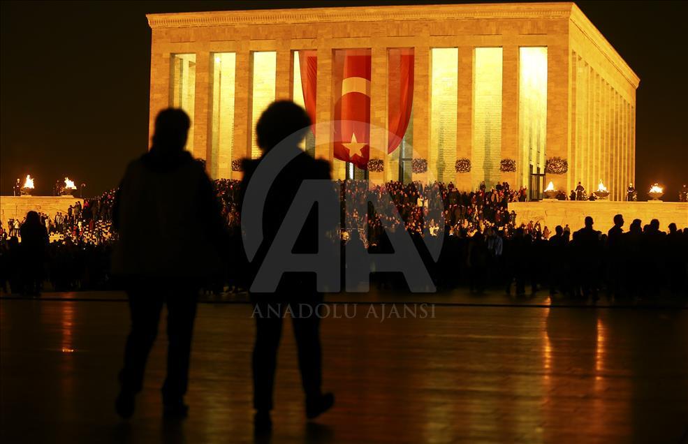 Anıtkabir'e ziyaretçi akını