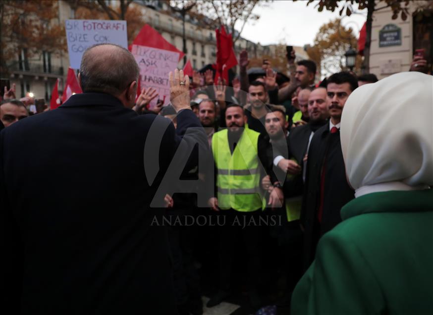 Cumhurbaşkanı Erdoğan'a Paris'te sevgi gösterisi