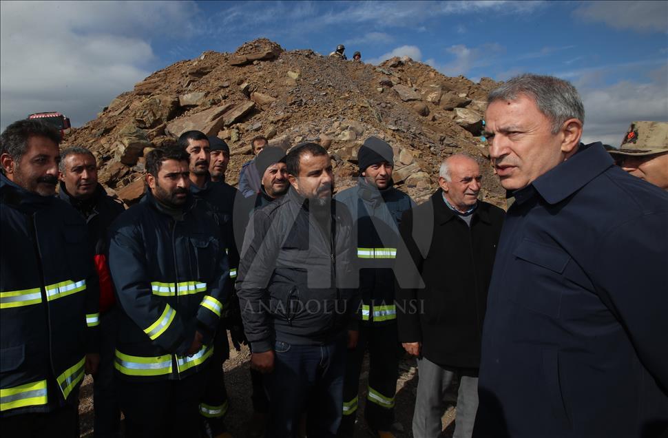 Bakan Akar ve komutanlardan patlama bölgesinde inceleme