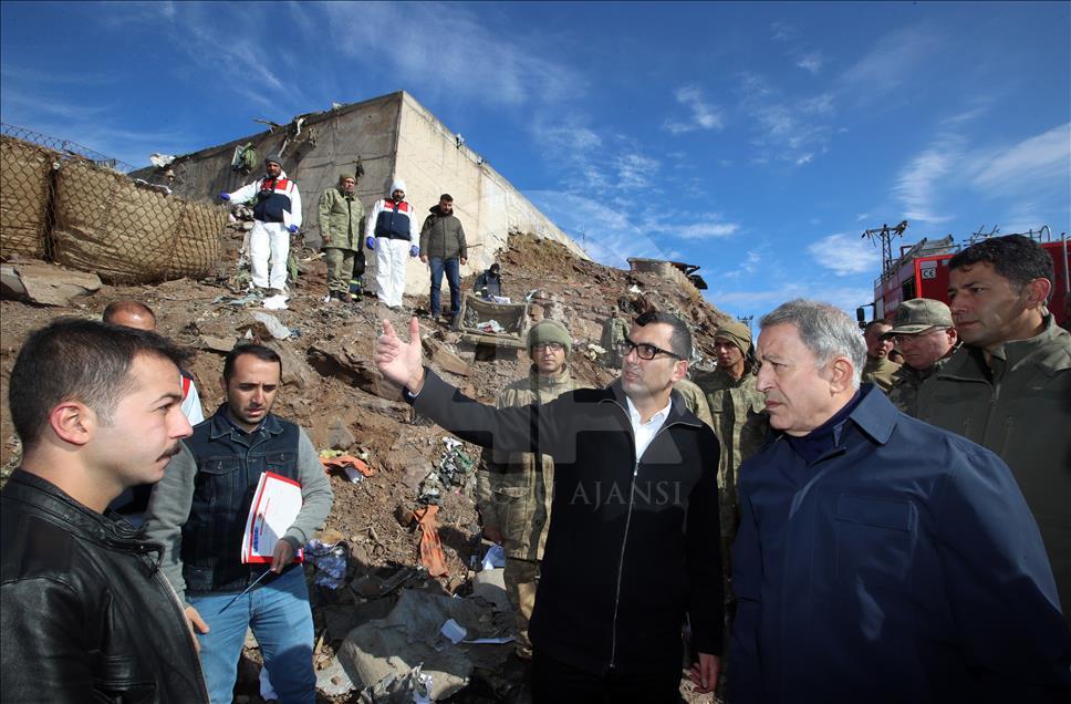 Bakan Akar ve komutanlardan patlama bölgesinde inceleme