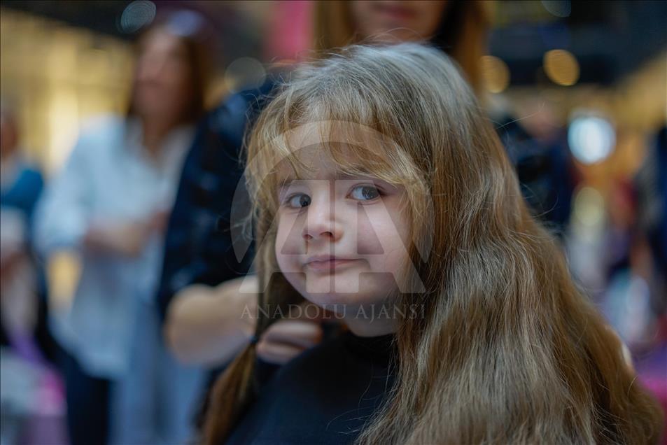 Sarajevo: Akcija šišanja i doniranja kose za potrebe izrade perika za djecu oboljelu od raka