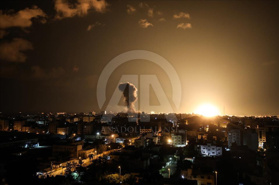 إسرائيل تدمر مقر فضائية الأقصى بغزة
