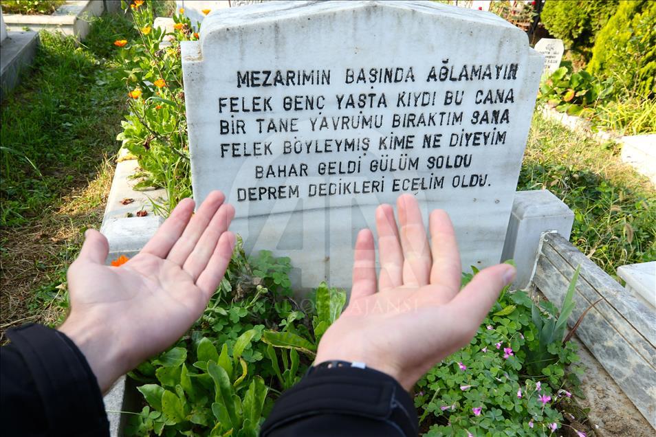 Deprem şehitleri mezarları başında anıldı