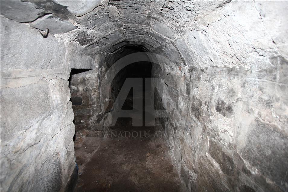 Di "dilê" Diyarbekirê da qanala avê û tunel hatin dîtin
