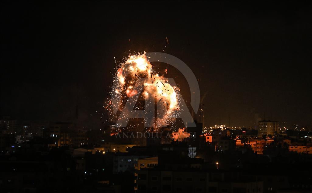 إسرائيل تدمر مقر فضائية الأقصى بغزة 