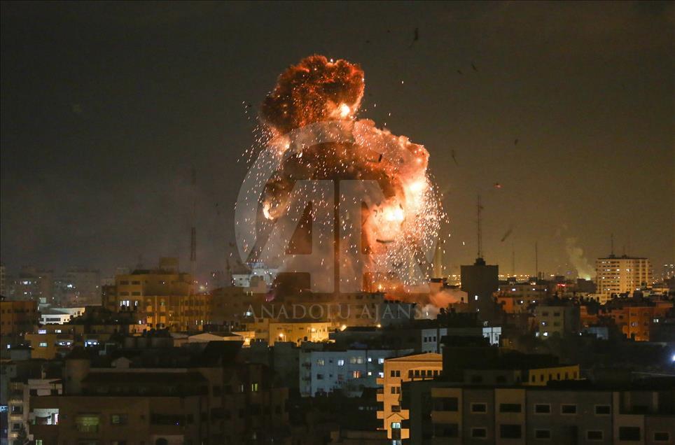 إسرائيل تدمر مقر فضائية الأقصى بغزة
