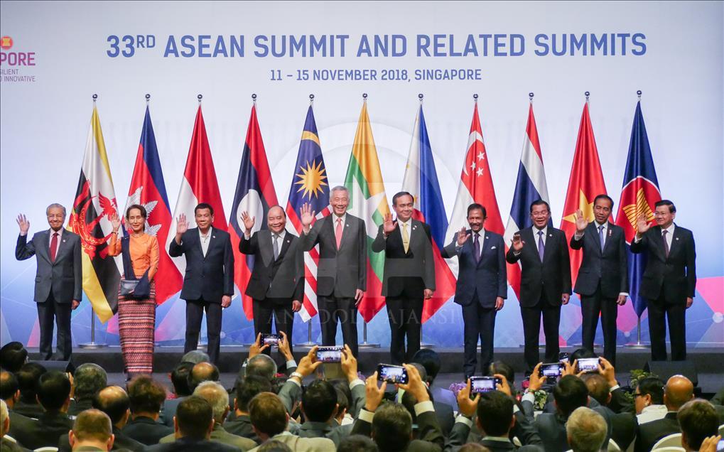 Upacara pembukaan KTT ASEAN ke-33