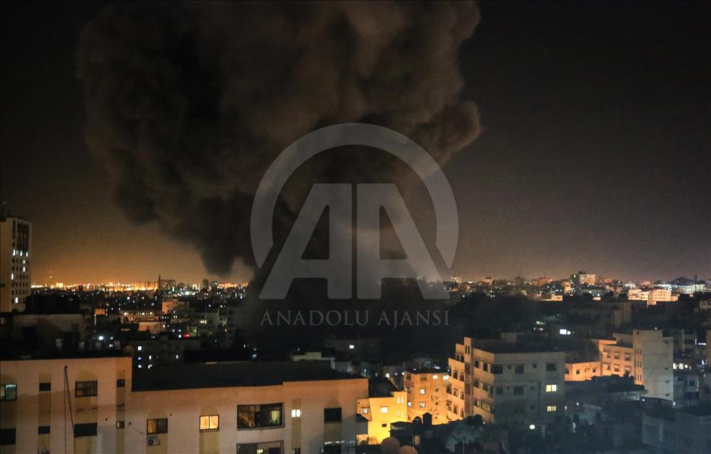 الطائرات الإسرائيلية تدمر بناية غرب مدينة غزة