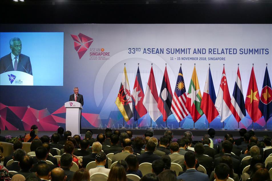 Upacara pembukaan KTT ASEAN ke-33