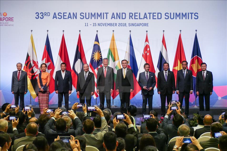 Upacara pembukaan KTT ASEAN ke-33