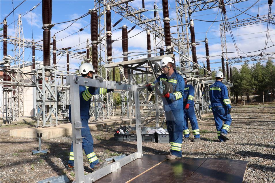 Kesintisiz enerjiyi 400 bin volta "dokunarak" veriyorlar