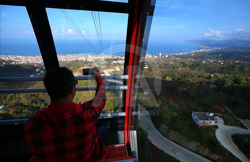 Karadeniz'in en uzun teleferiğinde rengarenk yolculuk