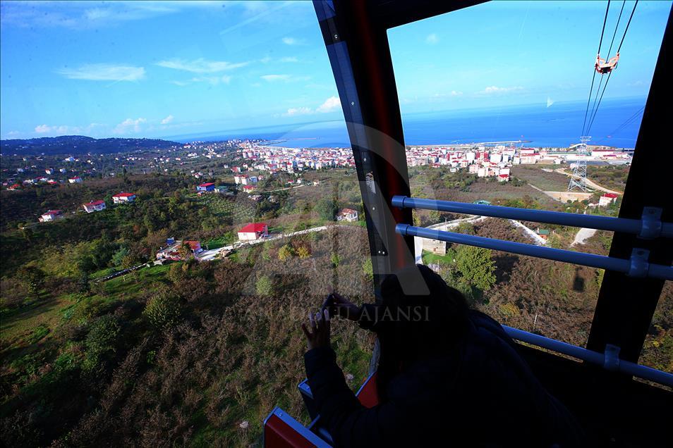 Karadeniz'in en uzun teleferiğinde rengarenk yolculuk