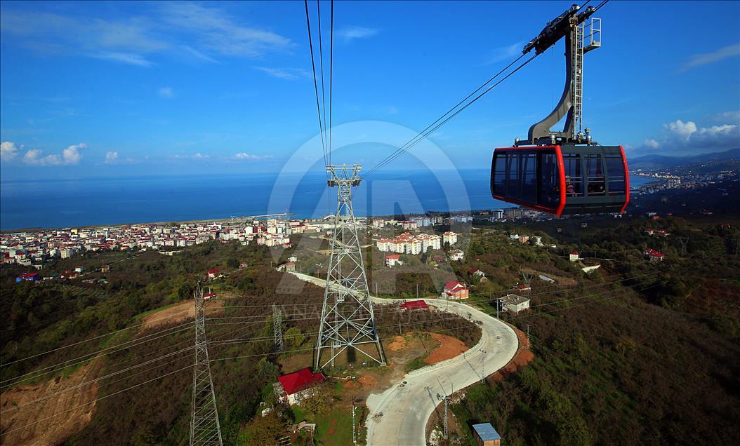 Karadeniz'in en uzun teleferiğinde rengarenk yolculuk