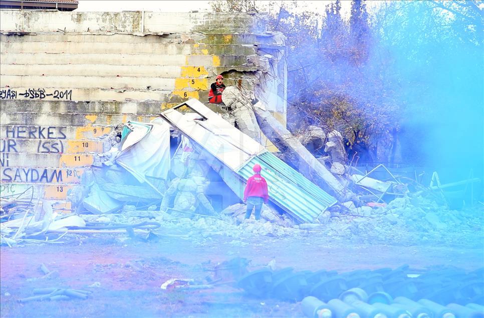 AFAD'dan yıkımına başlanan statta deprem tatbikatı
