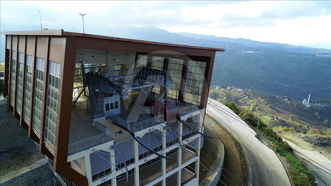 Karadeniz'in en uzun teleferiğinde rengarenk yolculuk