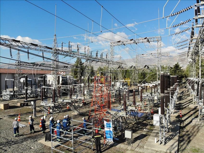 Kesintisiz enerjiyi 400 bin volta "dokunarak" veriyorlar