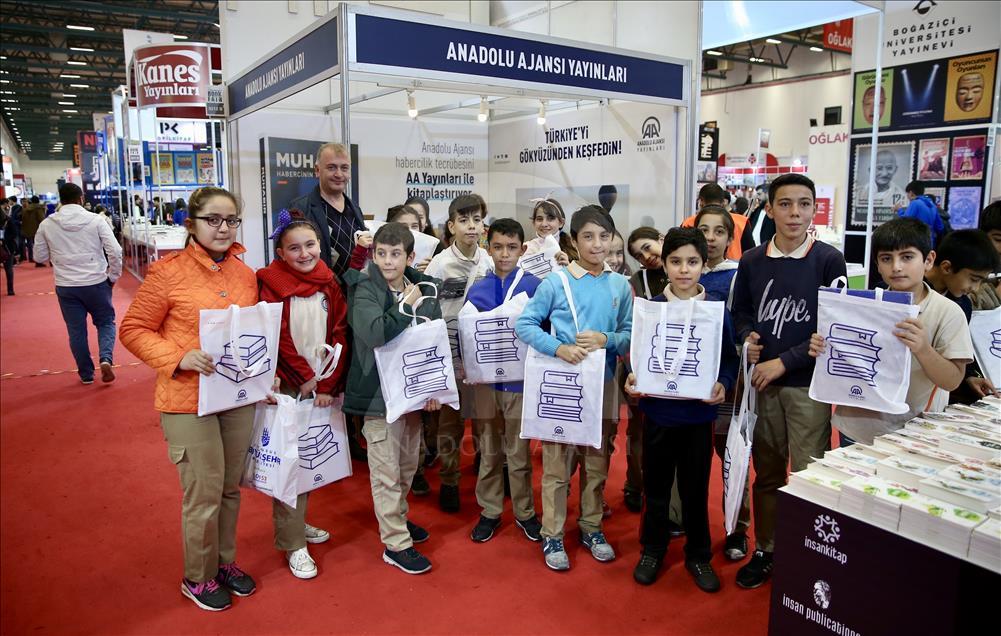 استقبال از کتاب های خبرگزاری آناتولی در نمایشگاه کتاب استانبول