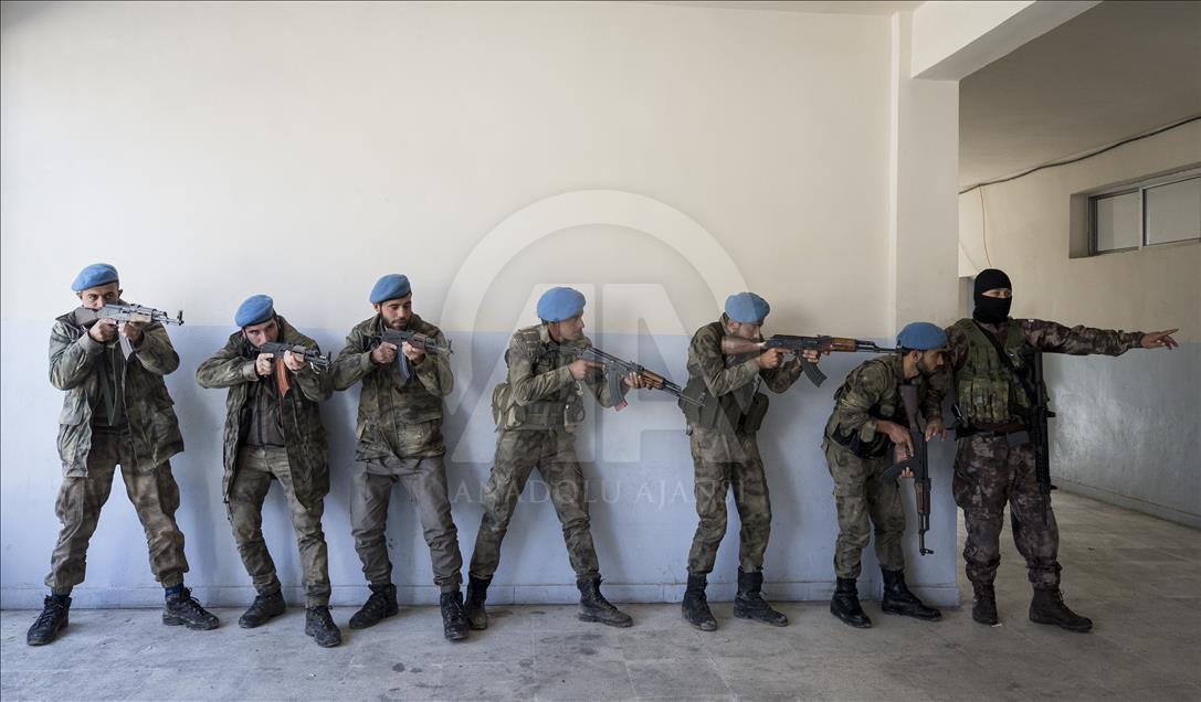 تصاویر آناتولی از تمرینات تیم ویژه پلیس عفرین