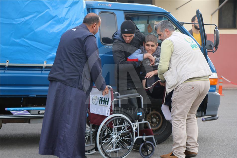 بنیاد همیاری های بشری ترکیه 20 و یلچر به معلولان سوری اهدا کرد