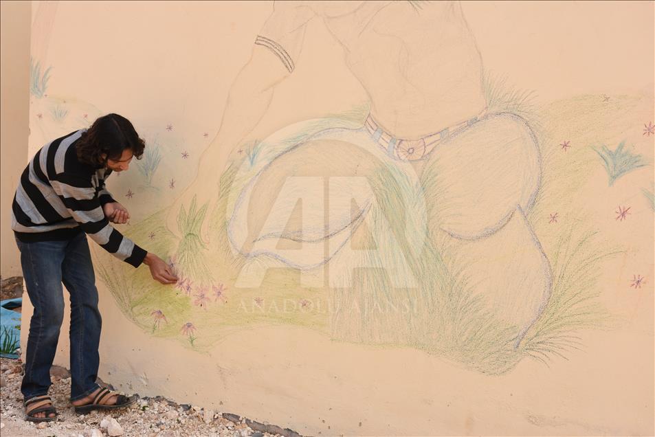 Suriyeli küçük ressam engelsiz hayat için yardım bekliyor 
