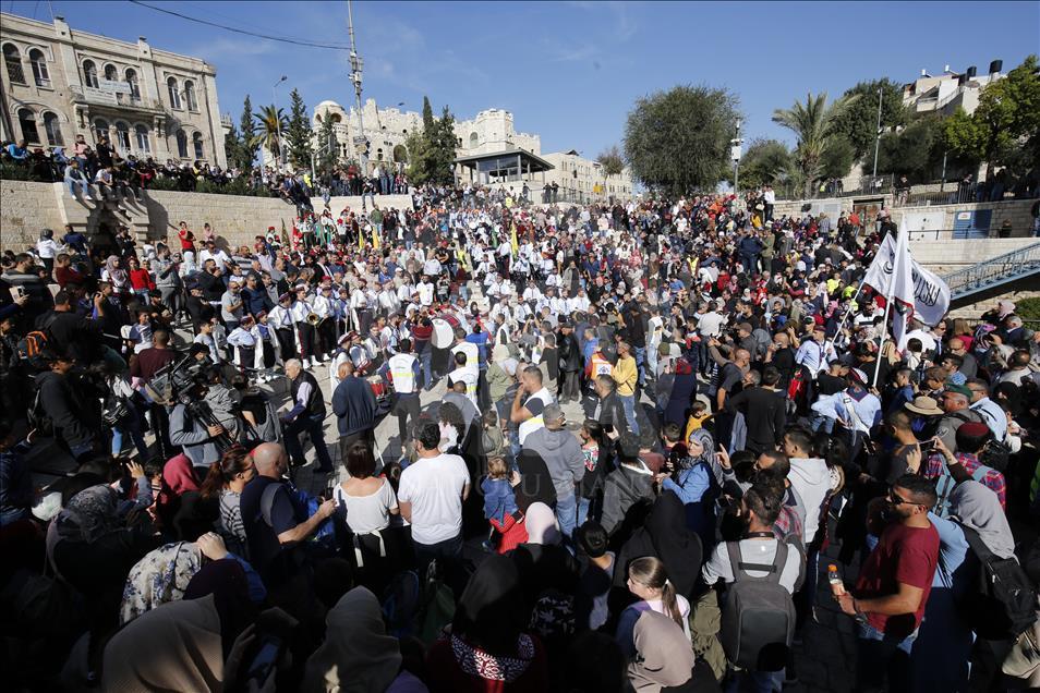 Jérusalem-Est : Des centaines de Palestiniens célèbrent le Mouled à Al-Aqsa
