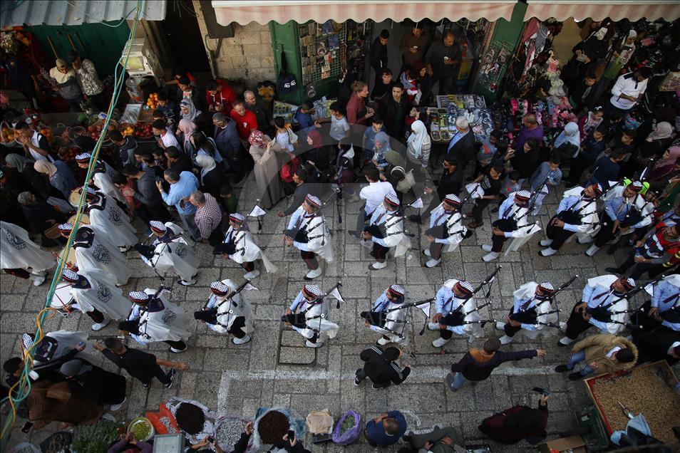 Jérusalem-Est : Des centaines de Palestiniens célèbrent le Mouled à Al-Aqsa
