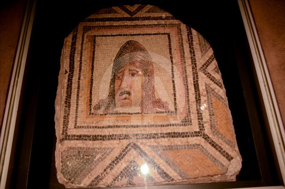 "Çingene Kızı" mozaiğinin ABD'deki kayıp parçaları Türkiye'ye dönüyor