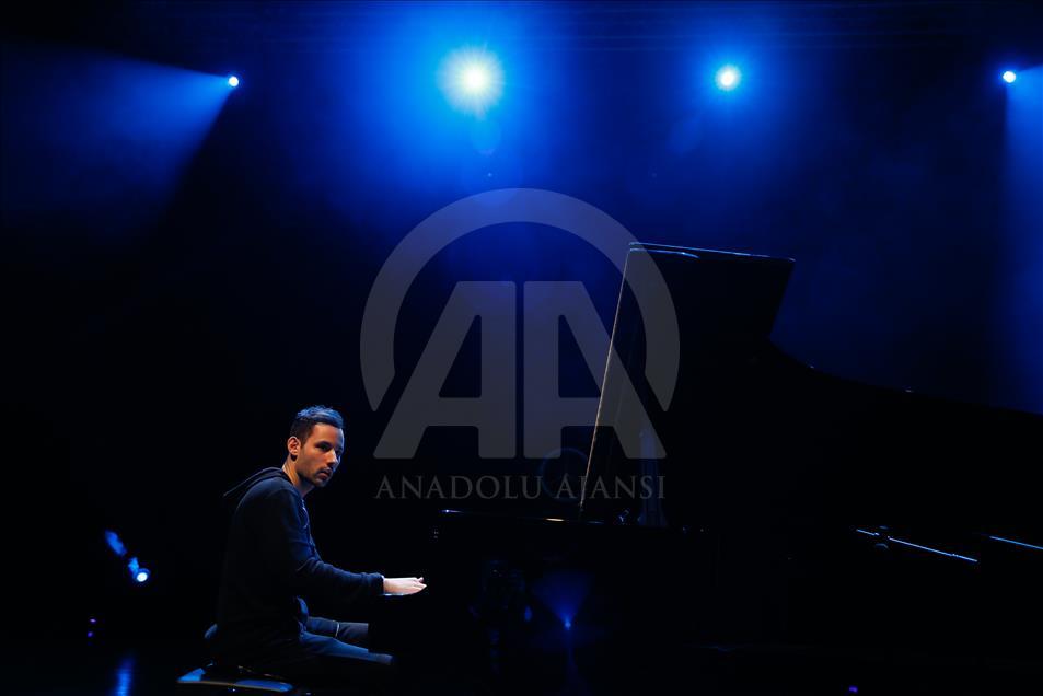 Peter Bence, İzmir'de konser verdi