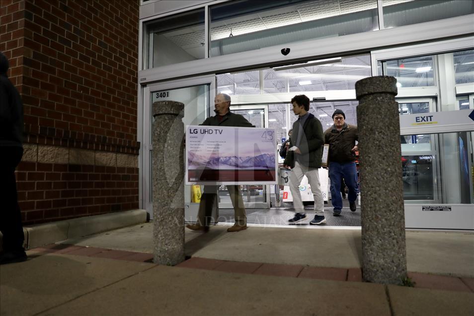 ABD'de ''indirim'' çılgınlığı soğuk dinlemedi