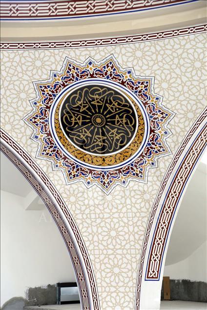 آثار خطاط ترک مساجد جهان را مزین کرده است