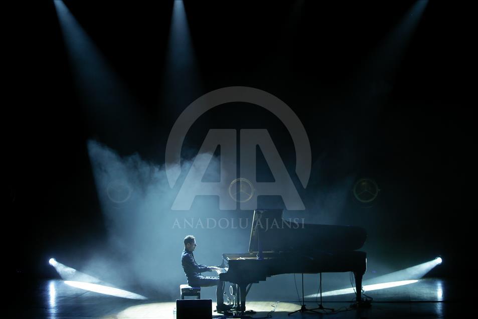 Peter Bence performs in Turkey's Izmir