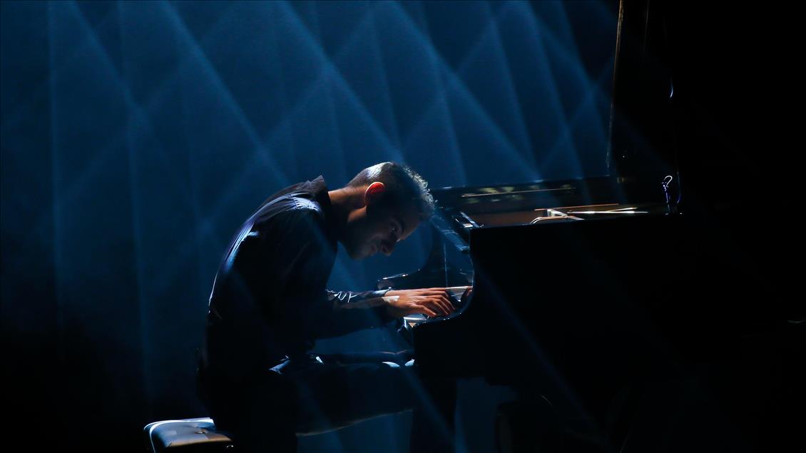 Peter Bence performs in Turkey's Izmir