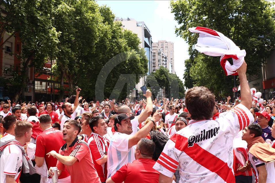 El ambiente previo al suspendido partido entre Boca Juniors y River Plate