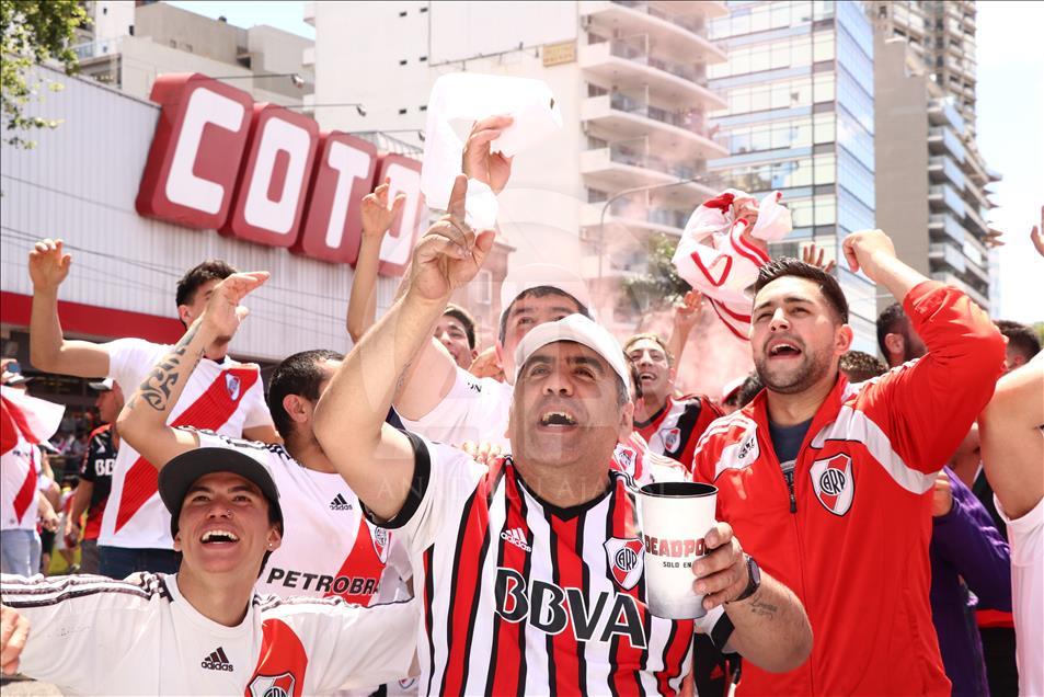 El ambiente previo al suspendido partido entre Boca Juniors y River Plate