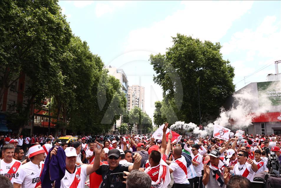 El ambiente previo al suspendido partido entre Boca Juniors y River Plate