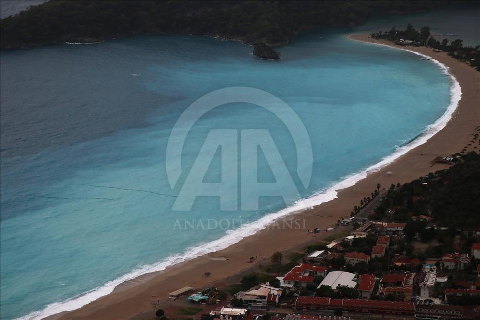 Fethiye'de deniz, rengiyle büyüledi