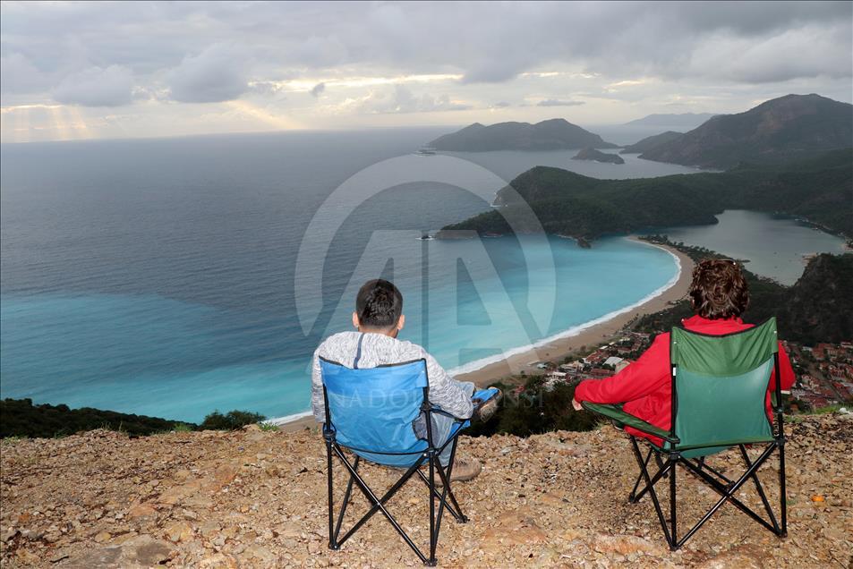 Fethiye'de deniz, rengiyle büyüledi