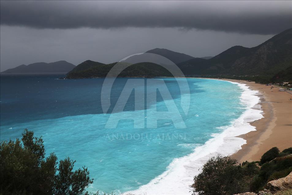 Fethiye'de deniz, rengiyle büyüledi