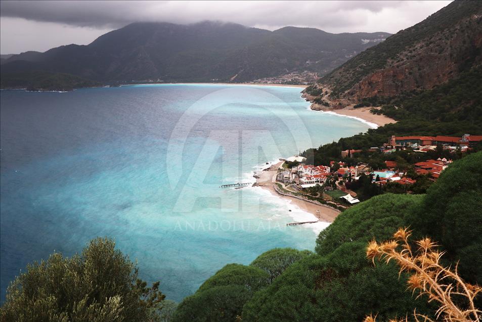 Fethiye'de deniz, rengiyle büyüledi