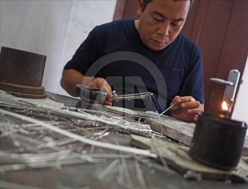 Kerajinan timah khas Bangka