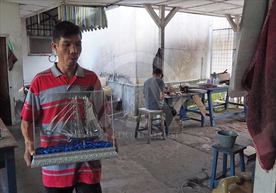 Kerajinan timah khas Bangka
