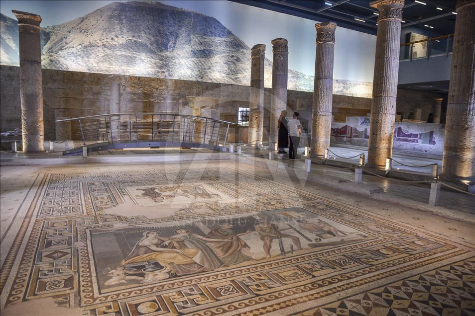 The missing pieces of Gypsy Girl mosaic to return Gaziantep after years