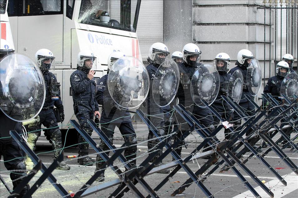 Протестите на „Жолтите елеци" во Брисел се претворија во насилство