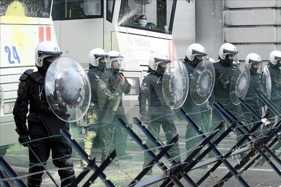 Протестите на „Жолтите елеци" во Брисел се претворија во насилство