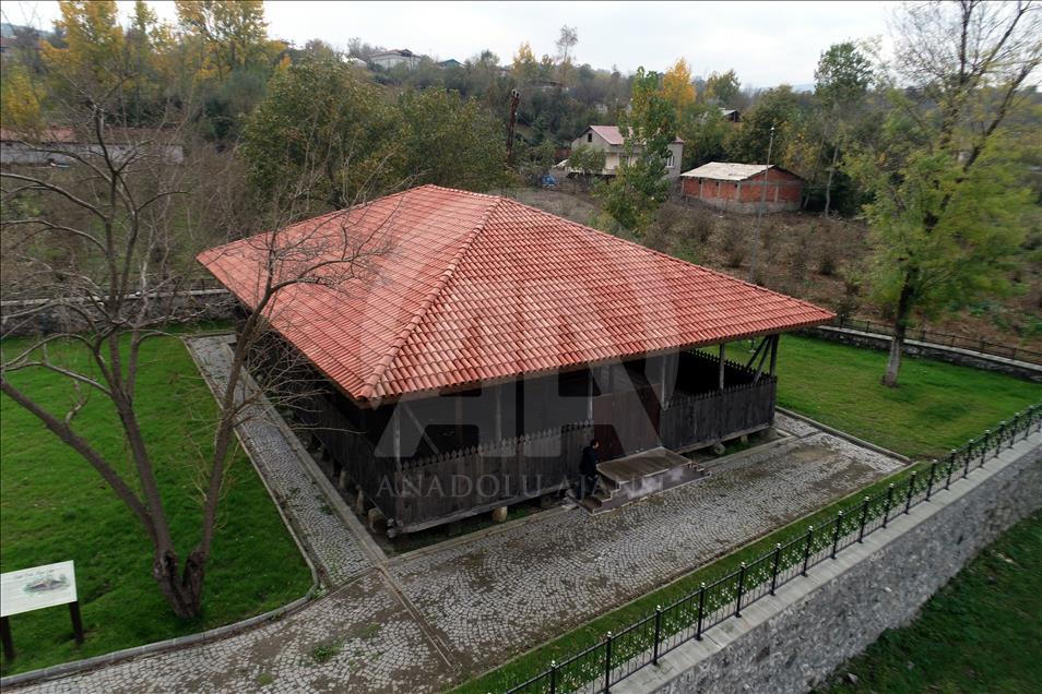 مسجد تاریخی بدون میخ در ترکیه